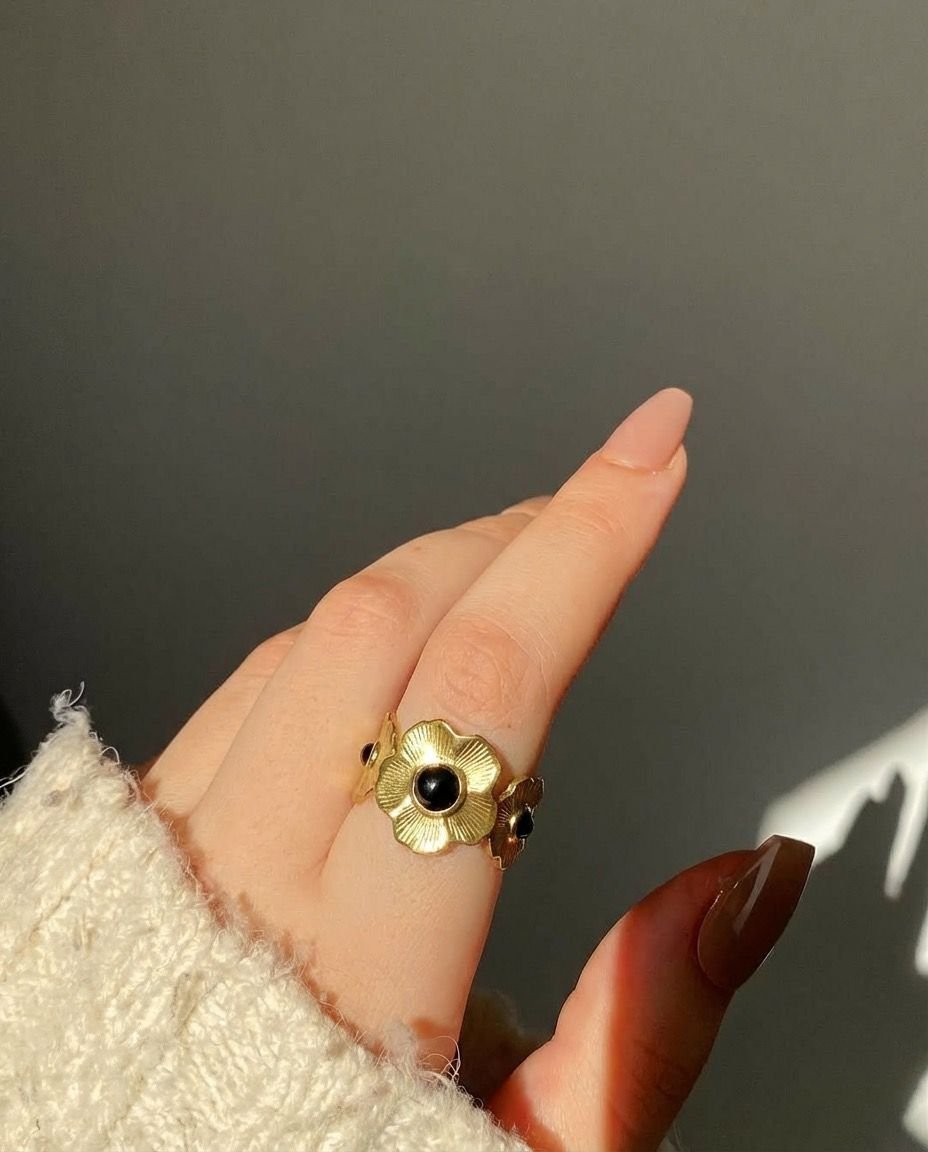 Black Flower Ring